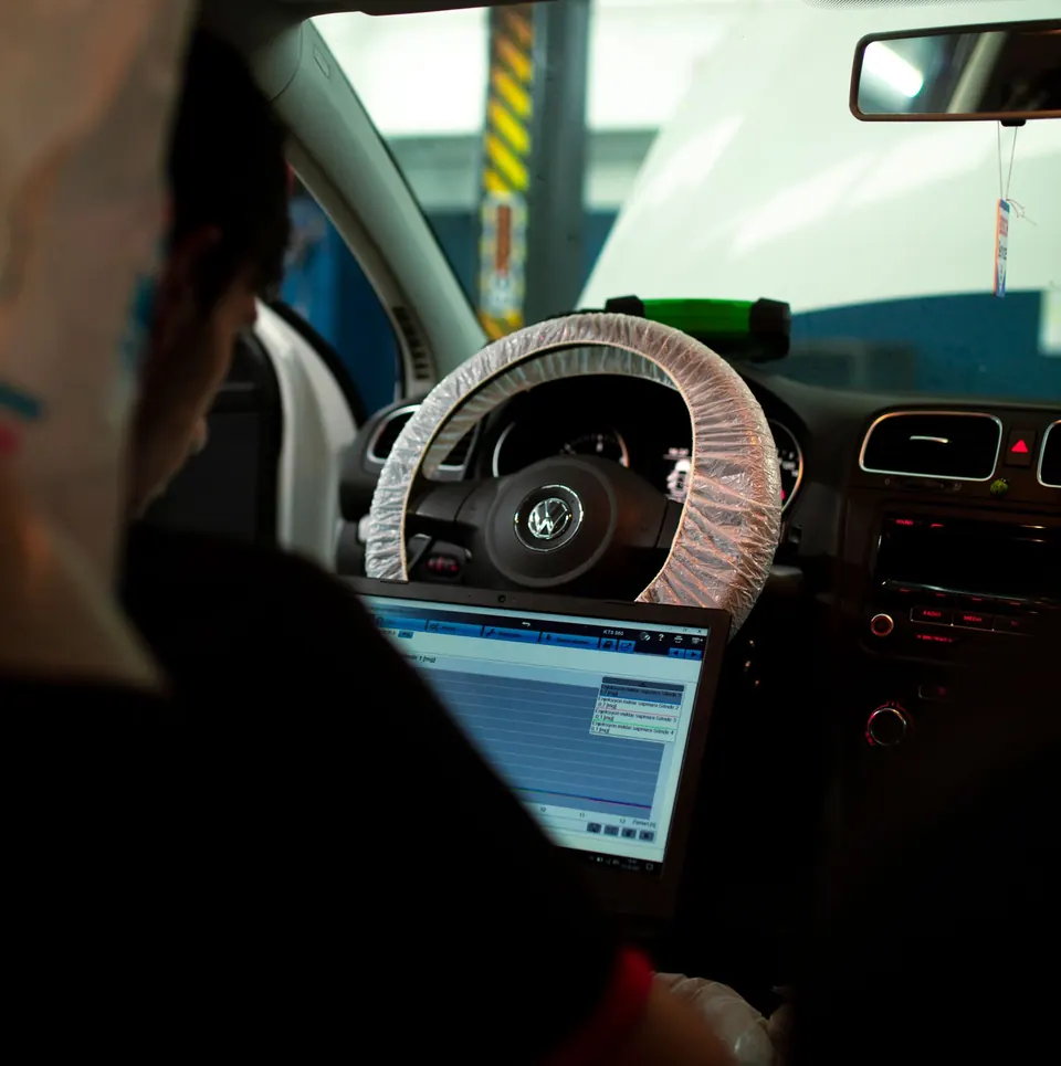 A laptop on the driver's seat reading a car's on-board computer